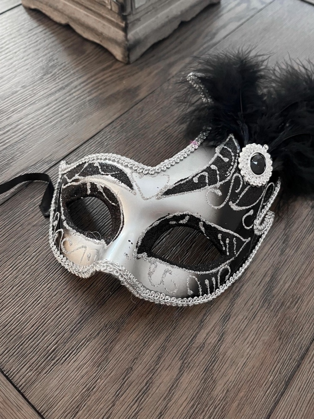 Silver & Black FANCY SWAN Mardi Gras Side Feathered Plastic Glitter Mask